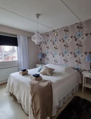 Viihtyisae Saunallinen Kolmio Keskustan Laeheisyydessae